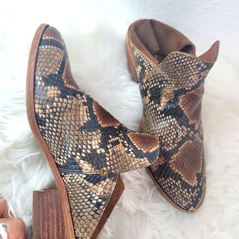 SAM EDELMAN SNAKE PRINT CONVERTIBLE ANKLE BOOTIE WOMENS SIZE 6.5